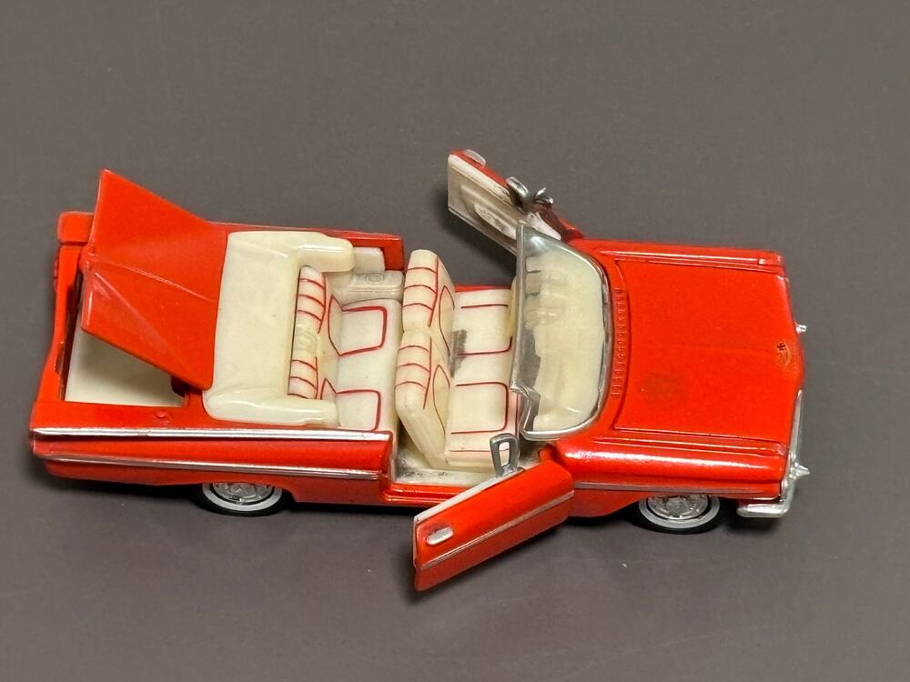 Road Champs 1959 Red Cream Chevy Impala Die-Cast Model Car 1:43 Scale 1998